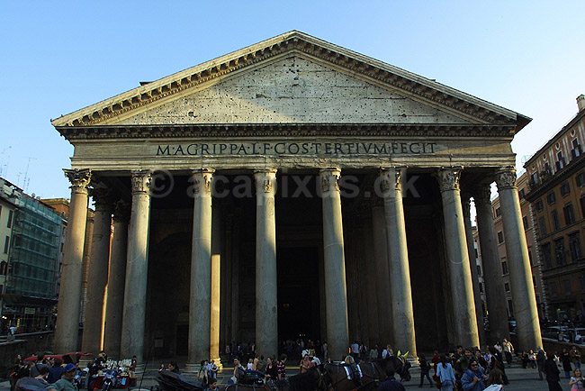 Pantheon. Det n�sten 2000 �r gamle Pantheon beliggende p� Piazza della Rotonda i Rom; ; Rom; Italien; Europa; ; romerriget, turistsev�rdigheder