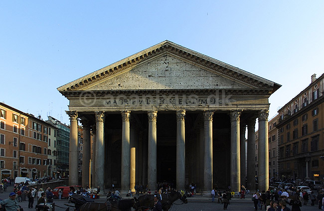Pantheon. Det n�sten 2000 �r gamle Pantheon beliggende p� Piazza della Rotonda i Rom; ; Rom; Italien; Europa; ; romerriget, turistsev�rdigheder