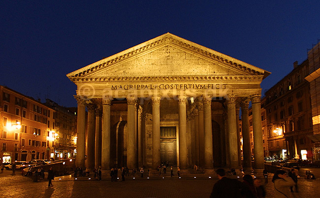 Pantheon. Det n�sten 2000 �r gamle Pantheon beliggende p� Piazza della Rotonda i Rom; ; Rom; Italien; Europa; ; romerriget, turistsev�rdigheder
