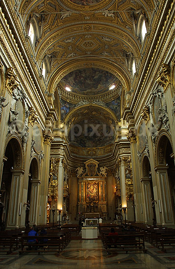 Santa Agnese in Agone. Hovedskib og alter i kirken Santa Agnese in Agone i Rom; ; Rom; Italien; Europa; ; turistsev�rdigheder, kirker
