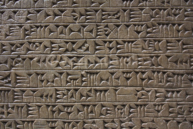 Kileskrift. Assyrisk kileskrift udstillet p� London Natural History Museum; ; The British Museum / London; England; ; sev�rdigheder; ark�ologi, Assyrien, Iraq, Irak, skriftstegn, kommunikation
