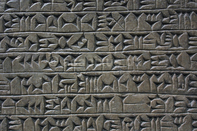 Kileskrift. Assyrisk kileskrift udstillet p� London Natural History Museum; ; The British Museum / London; England; ; sev�rdigheder; ark�ologi, Assyrien, Iraq, Irak, skriftstegn, kommunikation